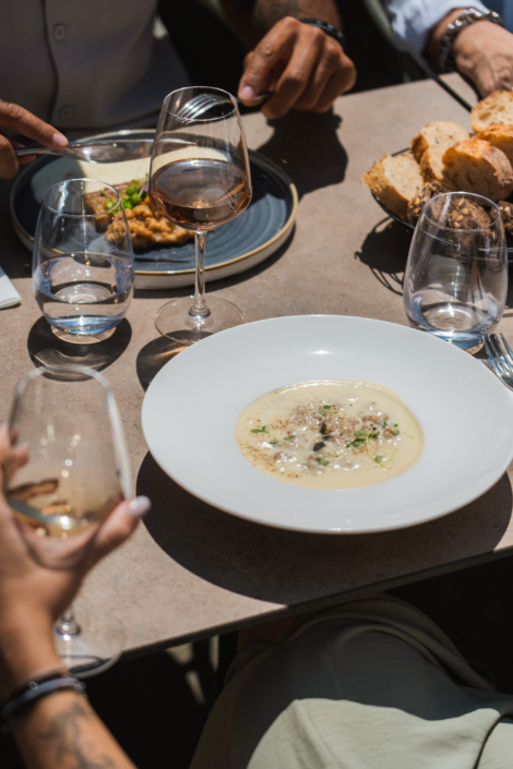 montagnettes_restaurant_lisca_plat_risotto_figurants_vartanian_2026_2 Montagnettes restaurant lisca plat risotto figurants vartanian 2026 2